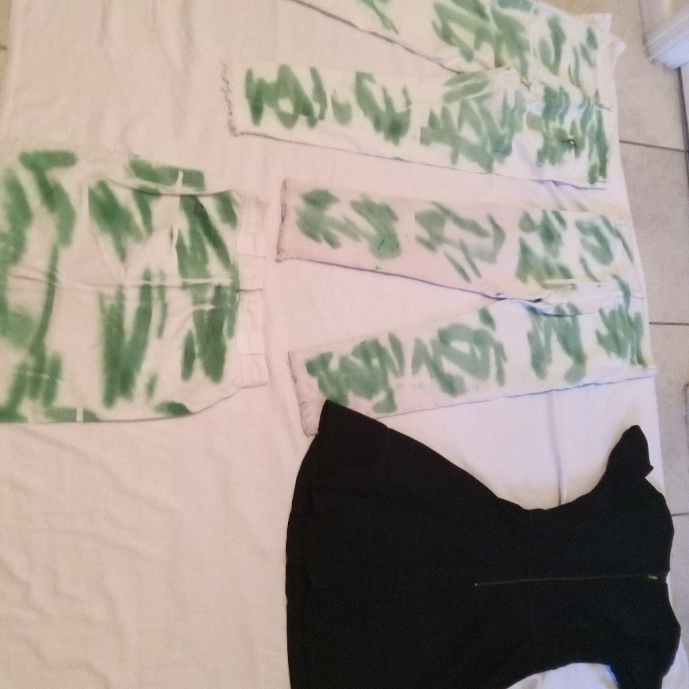 Clothes - Picture 7 of 8